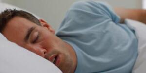 D!kkat! Mutlaka o’kuyun! Cünüp uyumak ba’kın neye sebep oluyor!